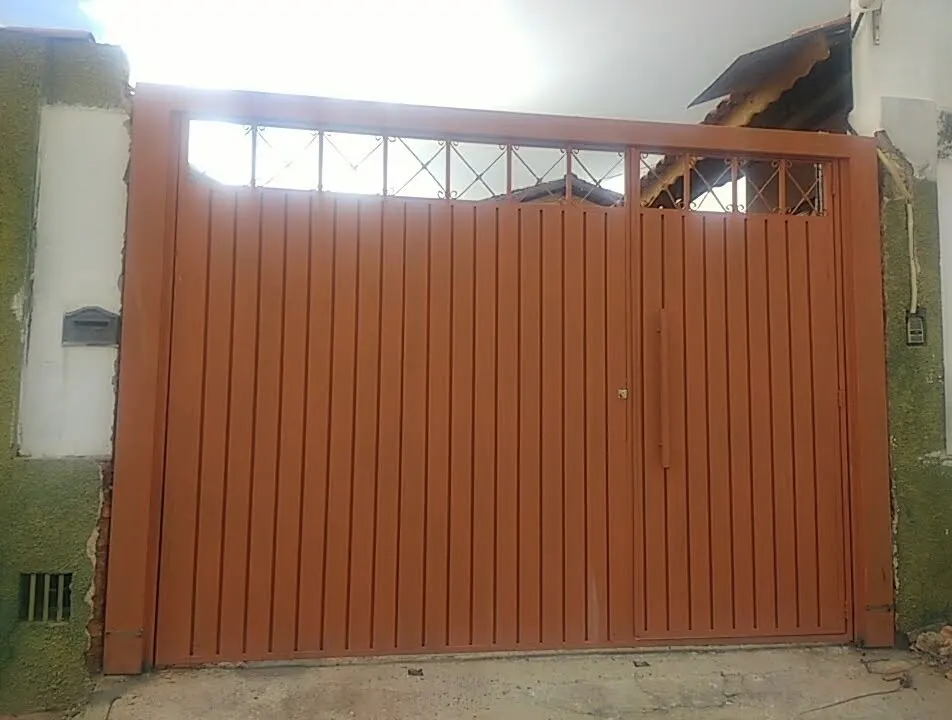 Portão e serralheria em metal — modelo 2, trabalho realizado em Botucatu