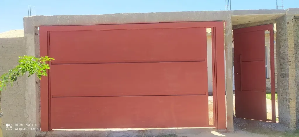 Portão e serralheria em metal — modelo 4, trabalho realizado em Botucatu