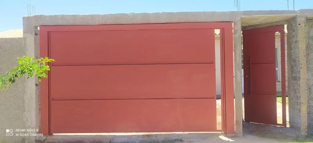 Portão e serralheria em metal — modelo 8, trabalho realizado em Botucatu