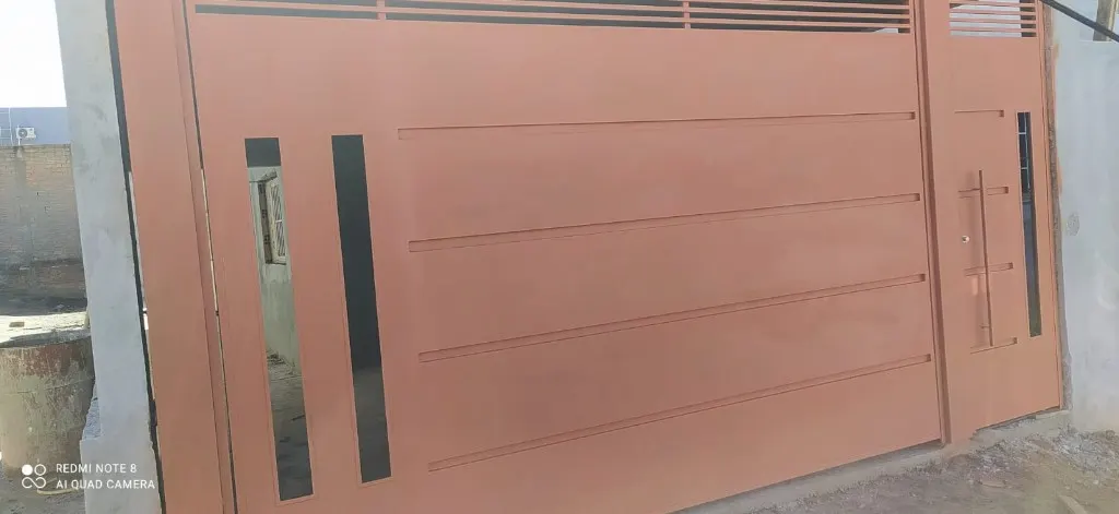 Portão e serralheria em metal — modelo 16, trabalho realizado em Botucatu