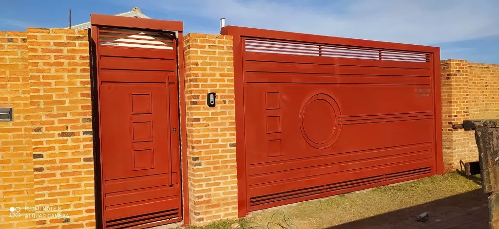 Portão e serralheria em metal — modelo 17, trabalho realizado em Botucatu