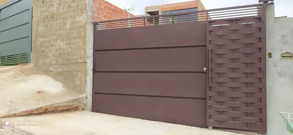 Portão e serralheria em metal — modelo 19, trabalho realizado em Botucatu