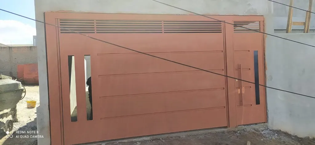 Portão e serralheria em metal — modelo 22, trabalho realizado em Botucatu
