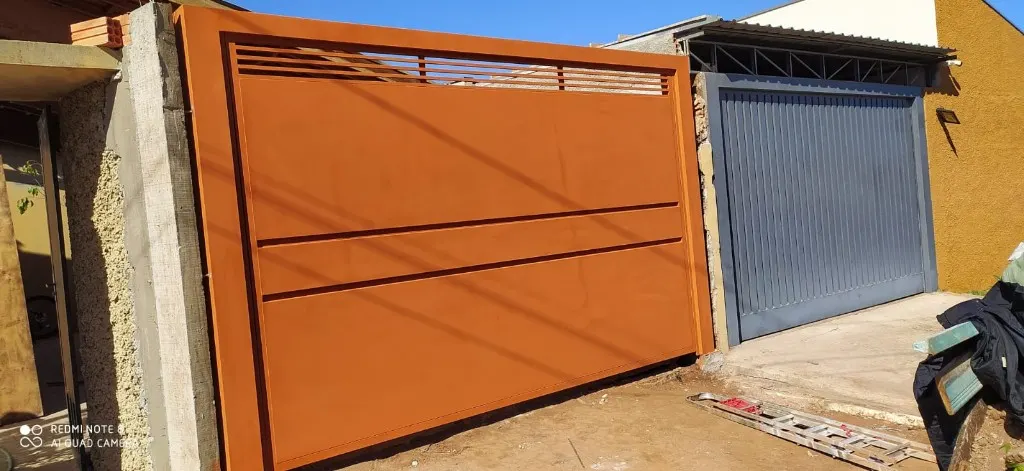 Portão e serralheria em metal — modelo 25, trabalho realizado em Botucatu